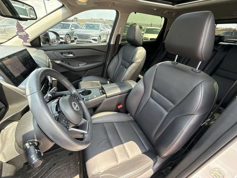 Used 2024 Nissan Rogue SL w/ SL Premium Package FWD image 17
