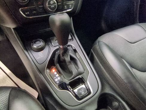 Used 2023 Jeep Cherokee Altitude Lux AWD/4WD image 18