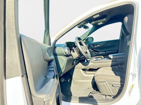 Used 2026 Chevrolet Equinox LT FWD image 10