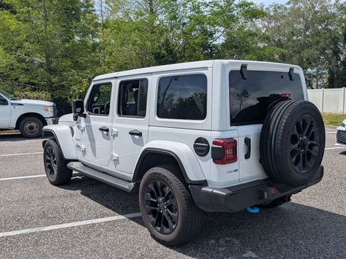 Used 2024 Jeep Wrangler Sahara w/ Technology Group image 7
