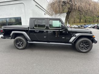 Used 2022 Jeep Gladiator Sport video 2