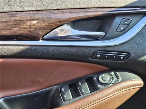 Used 2019 Buick Enclave Avenir image 10