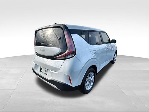 Used 2025 Kia Soul LX w/ LX Technology Package FWD image 10