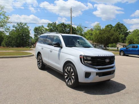 New 2026 Ford Expedition Platinum w/ Driver's Package AWD/4WD image 3