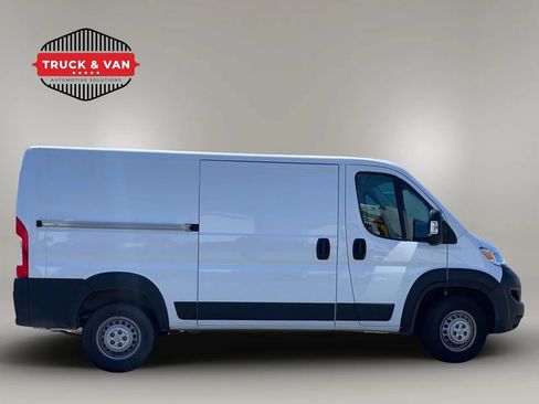 Used 2025 RAM ProMaster 2500 w/ Convenience Group FWD image 7