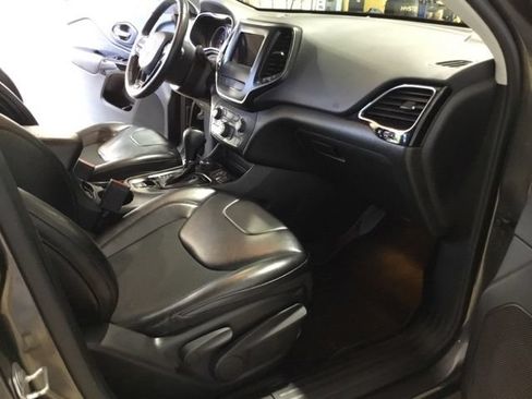 Used 2019 Jeep Cherokee Latitude Plus AWD/4WD image 47