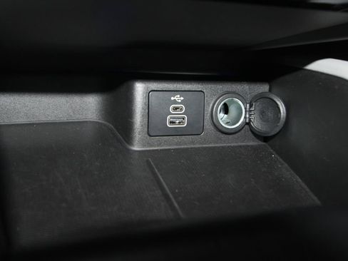 Used 2025 Ford Escape SE w/ Class II Trailer Tow Package FWD image 19