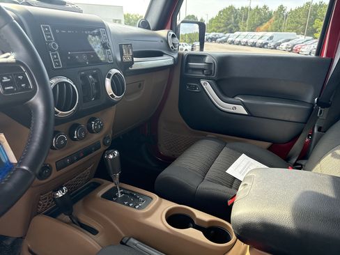 Used 2012 Jeep Wrangler Unlimited Rubicon AWD/4WD image 26