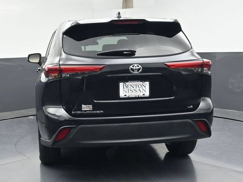Used 2023 Toyota Highlander LE FWD image 40
