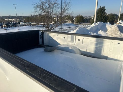 Used 2024 GMC Sierra 3500 SLE w/ SLE Convenience Package image 3