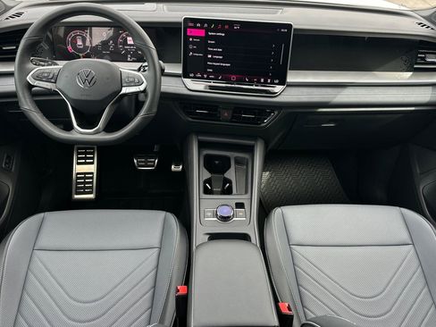 New 2026 Volkswagen Tiguan SE R-Line FWD image 11