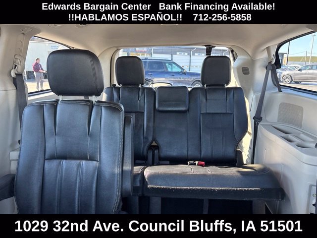 Used 2016 Chrysler Town & Country Touring FWD image 18