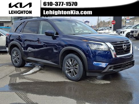 Used 2025 Nissan Pathfinder SV image 1