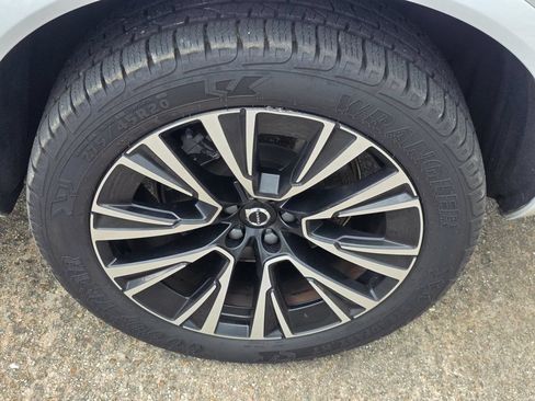 Used 2023 Volvo XC90 T8 Plus AWD/4WD image 43