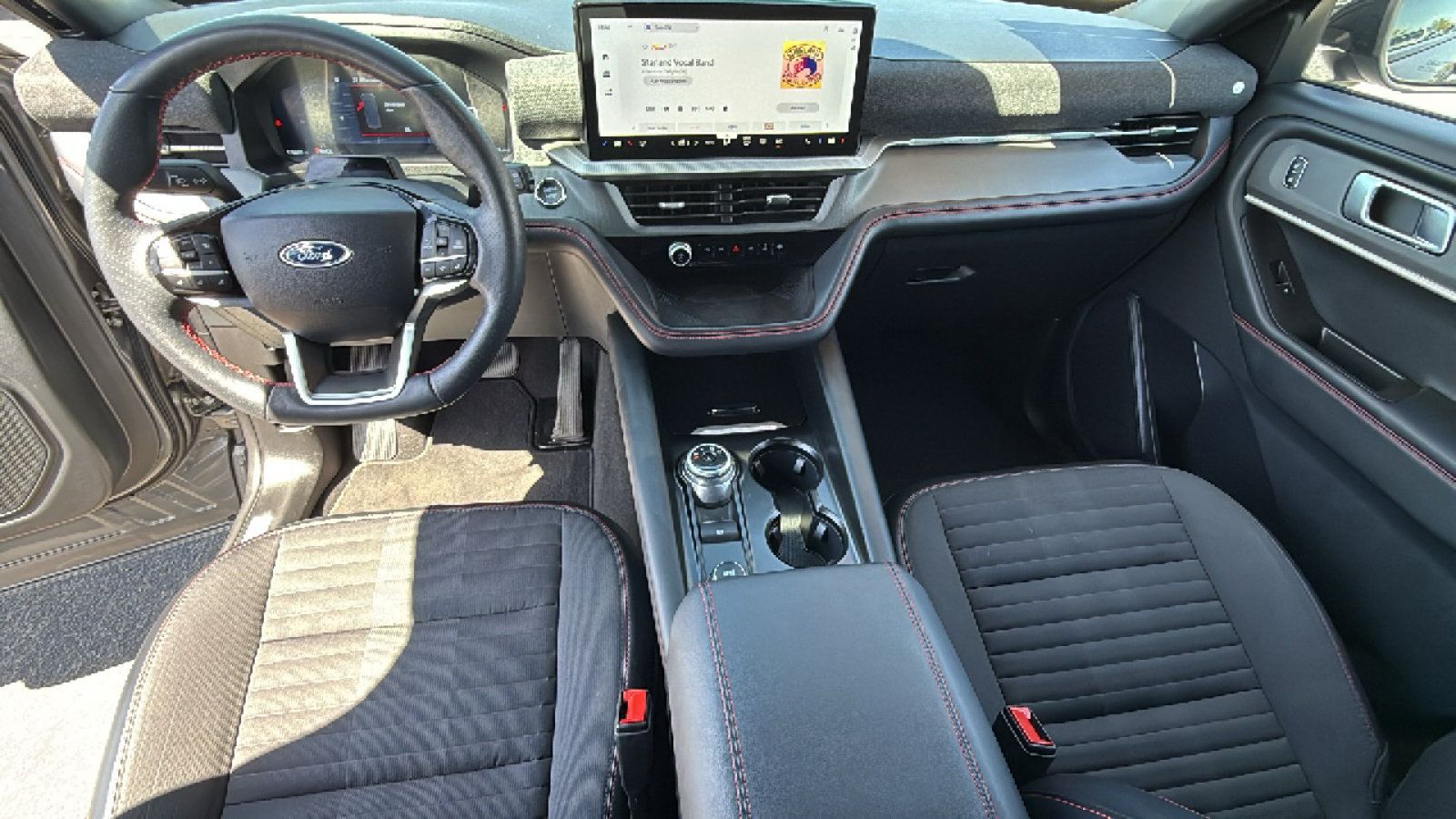 Used 2025 Ford Explorer ST-Line w/ ST-Line Street Pack AWD/4WD image 15