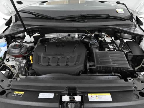 Used 2024 Volkswagen Tiguan SE R-Line image 31