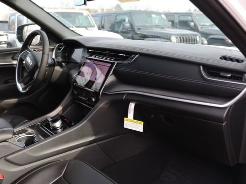 New 2025 Jeep Grand Cherokee Limited w/ MOPAR Finishing Package image 8