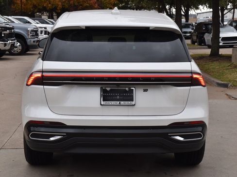 New 2026 Lincoln Nautilus Premier image 8