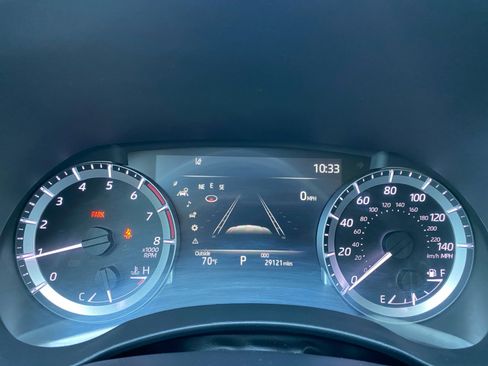 Used 2024 Toyota Highlander XLE image 2