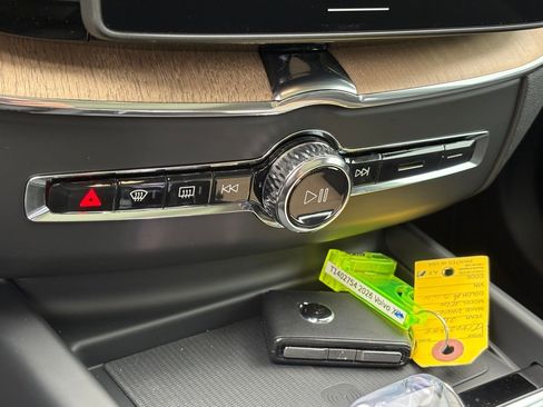 New 2026 Volvo XC60 B5 Ultra w/ Protection Package Premier image 16