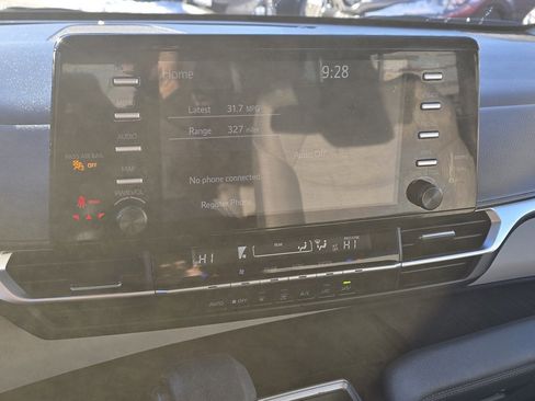 Used 2024 Toyota Sienna LE image 22