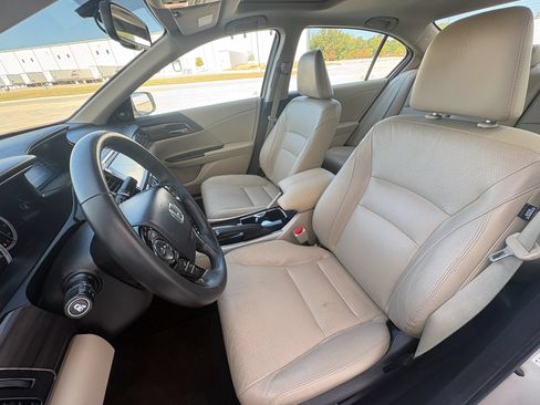 Used 2017 Honda Accord EX-L image 25