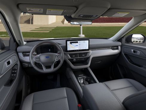 Used 2025 Ford Explorer Active w/ Active Comfort Package image 9