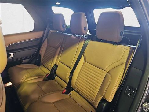 New 2024 Land Rover Discovery Metropolitan Edition image 14