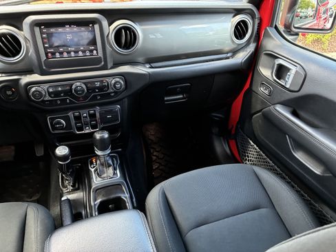 Used 2018 Jeep Wrangler Unlimited Sahara w/ Cold Weather Group AWD/4WD image 19