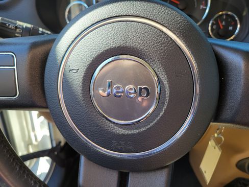Used 2018 Jeep Wrangler Unlimited Sahara AWD/4WD image 24