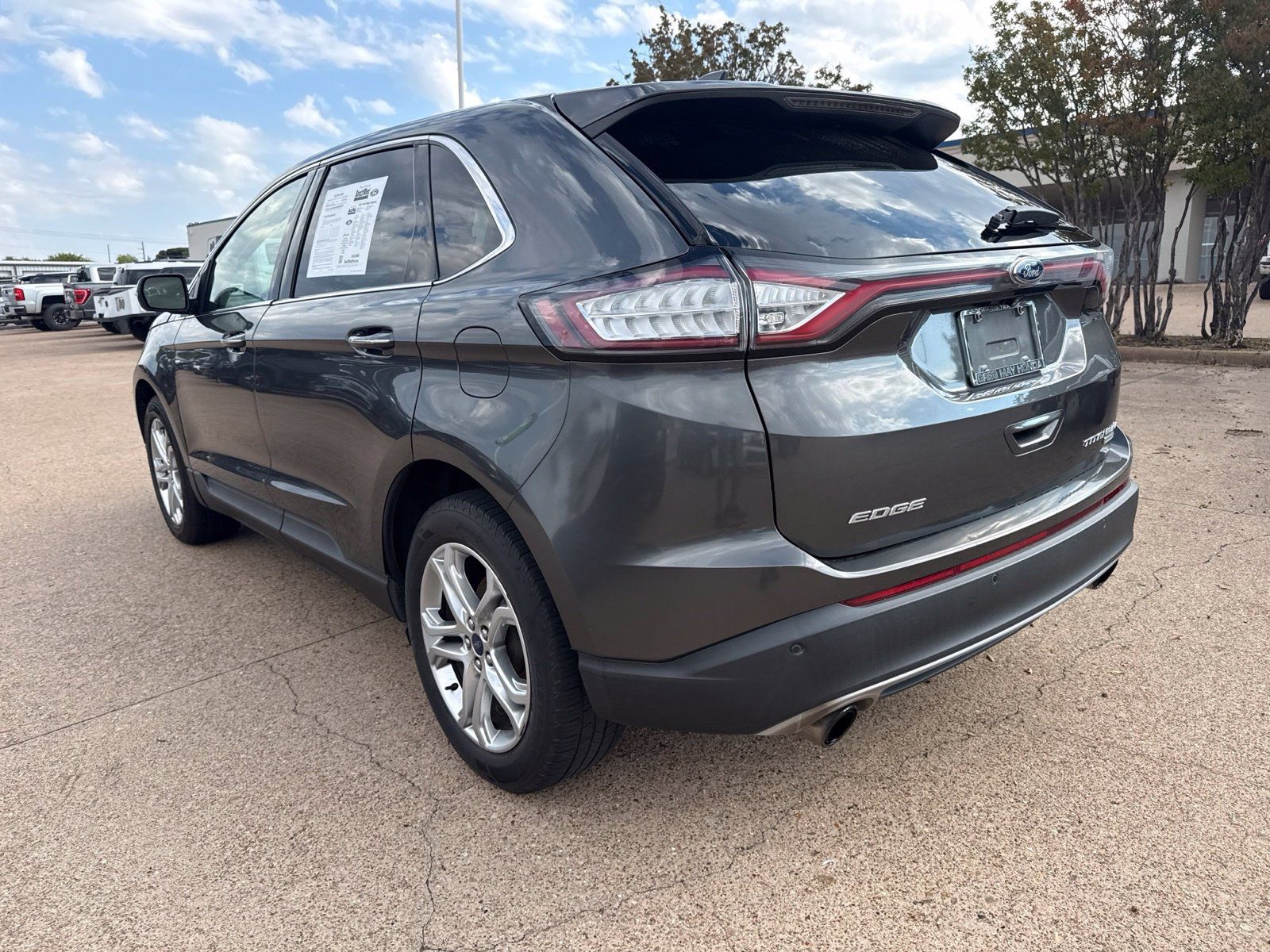 Used 2017 Ford Edge Titanium w/ Technology Package FWD image 5