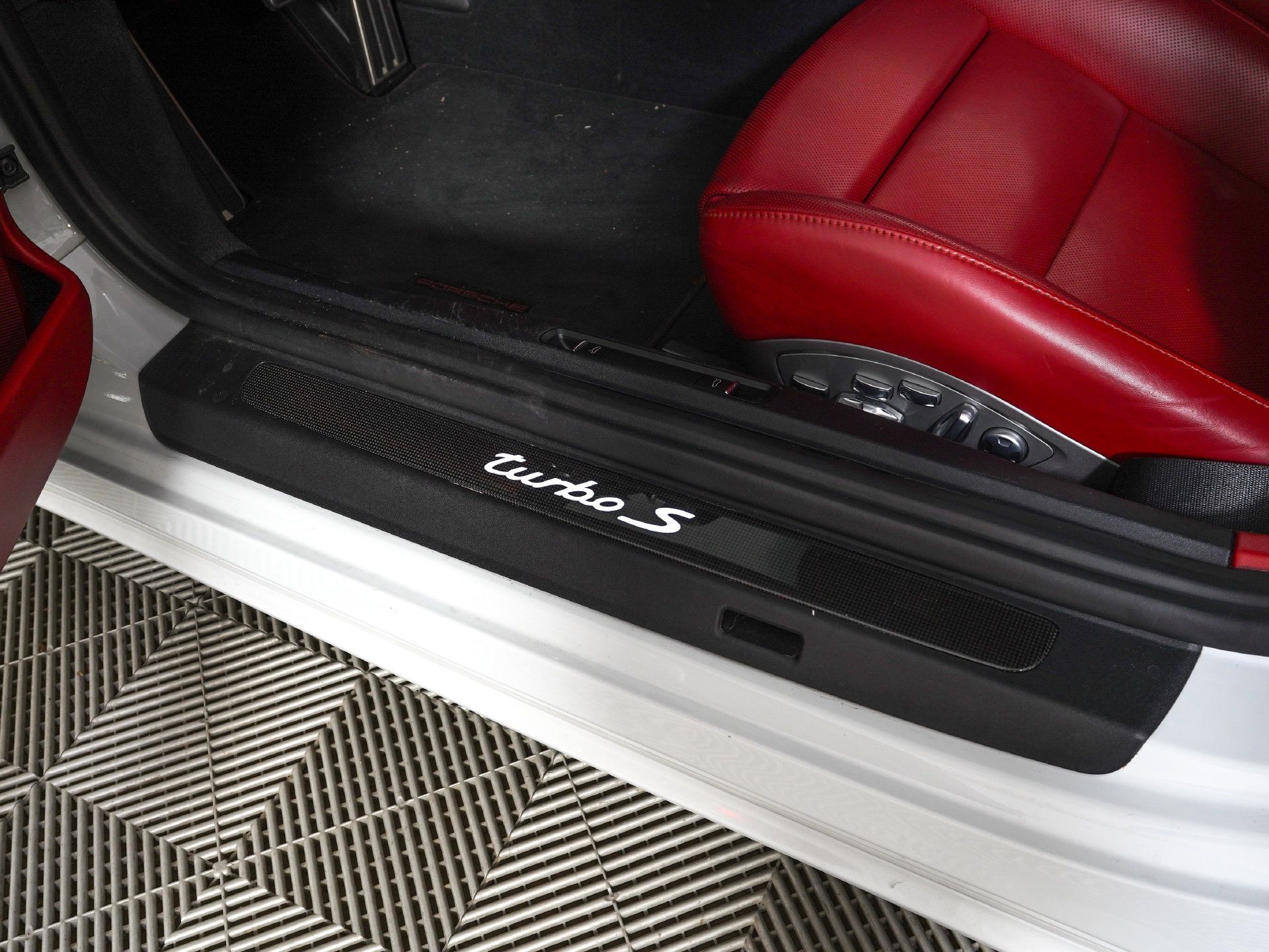 Used 2015 Porsche 911 Turbo AWD/4WD image 18