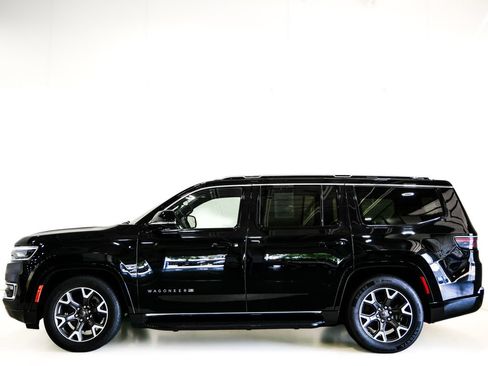 Used 2024 Jeep Wagoneer Series III AWD/4WD image 4