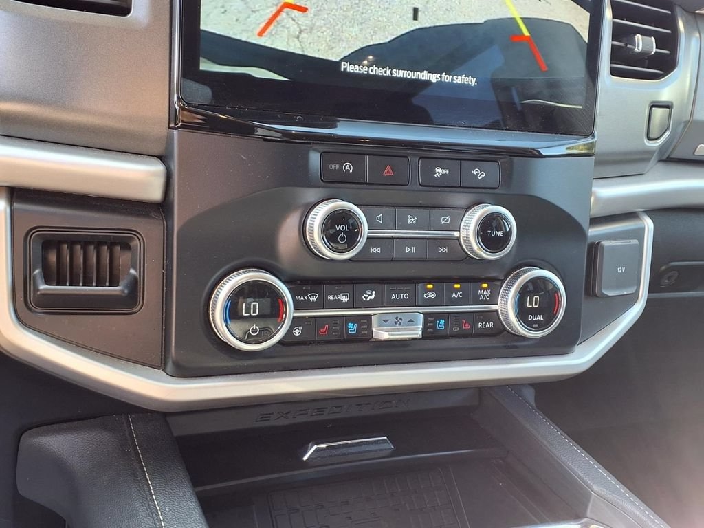 Used 2024 Ford Expedition XLT AWD/4WD image 8