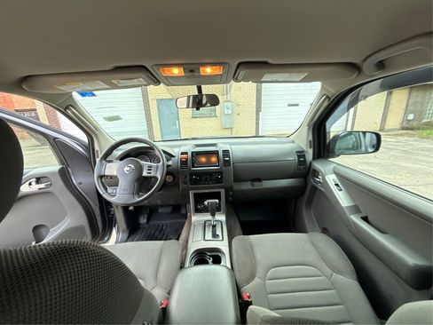 Used 2011 Nissan Pathfinder S AWD/4WD image 23
