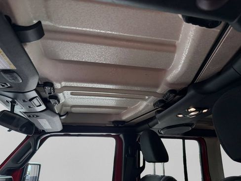 Used 2020 Jeep Wrangler Unlimited Sahara AWD/4WD image 16