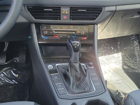 New 2026 Volkswagen Jetta SE FWD image 6