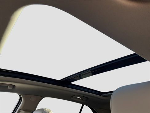 Used 2023 Cadillac XT4 Luxury w/ Cold Weather Package image 23