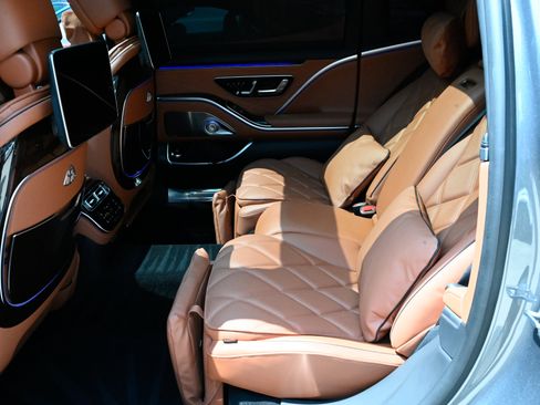 Used 2023 Mercedes-Benz Maybach S 680 4MATIC w/ Manufaktur Leather Package image 41