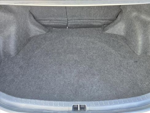 Used 2018 Toyota Corolla LE image 26