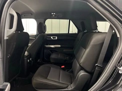Used 2023 Ford Explorer XLT AWD/4WD image 12