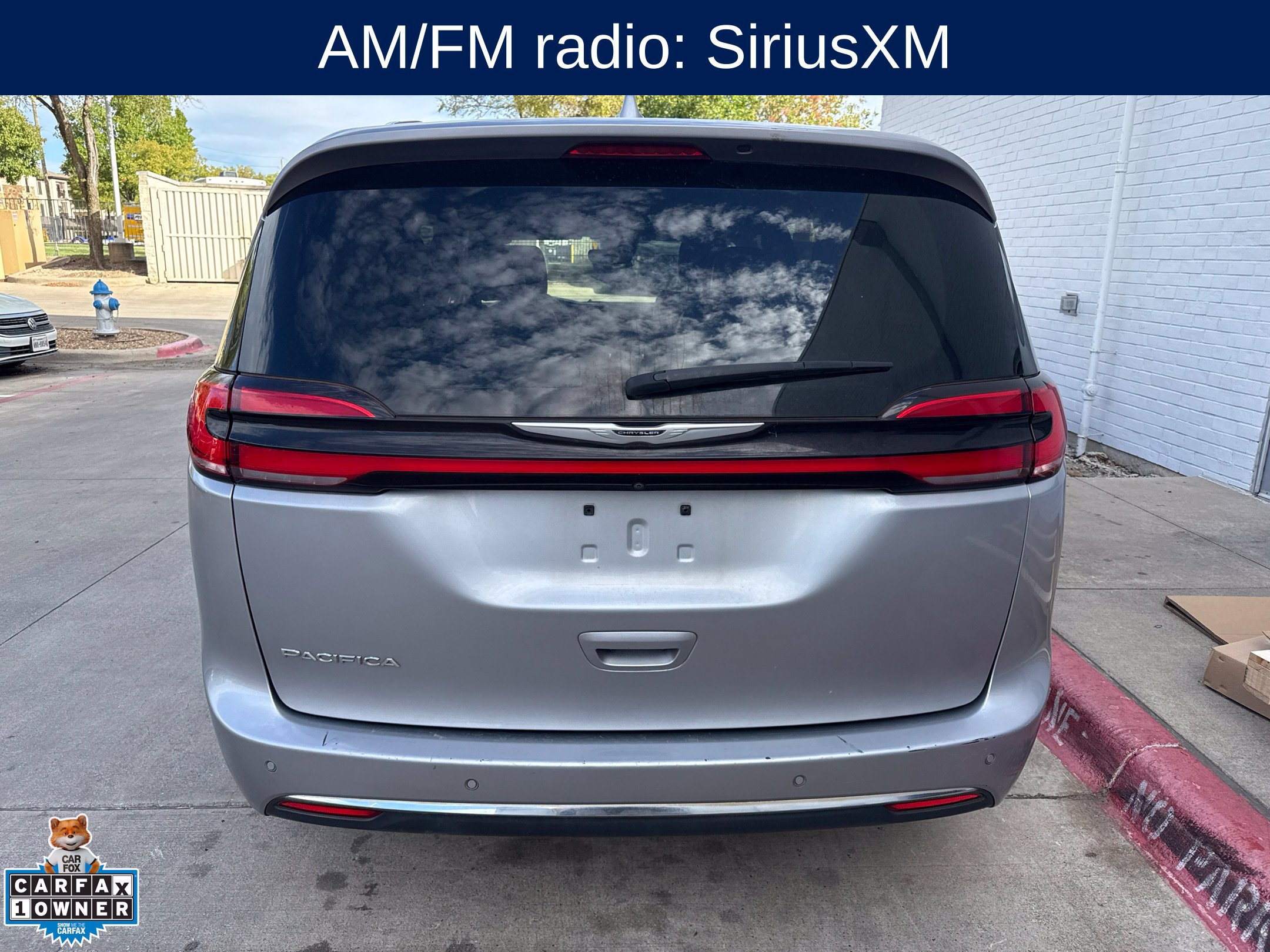 Used 2021 Chrysler Pacifica Touring-L FWD image 4