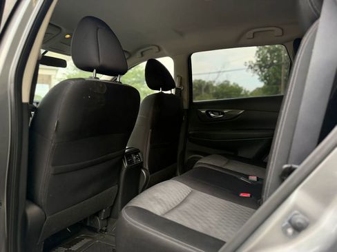 Used 2017 Nissan Rogue SV AWD/4WD image 12