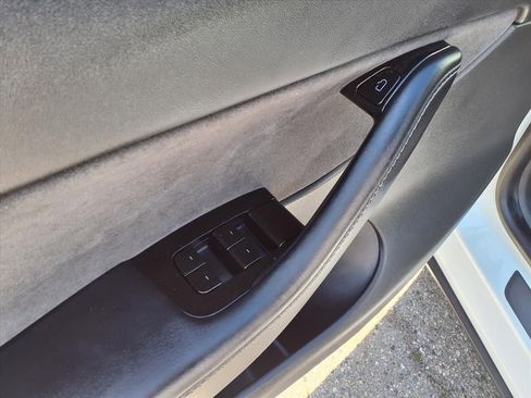 Used 2021 Tesla Model Y Long Range AWD/4WD image 19