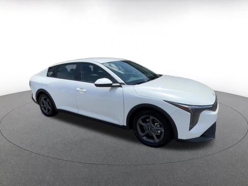 Used 2025 Kia K4 FWD image 2