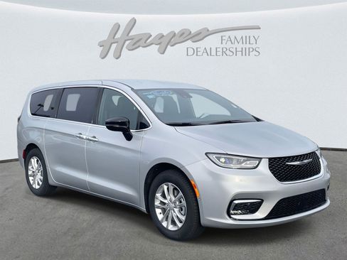 New 2026 Chrysler Pacifica Select image 26