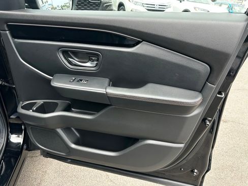 Used 2025 Honda Pilot TrailSport image 16