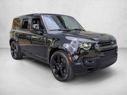 Used 2023 Land Rover Defender 110 V8 AWD/4WD image 3