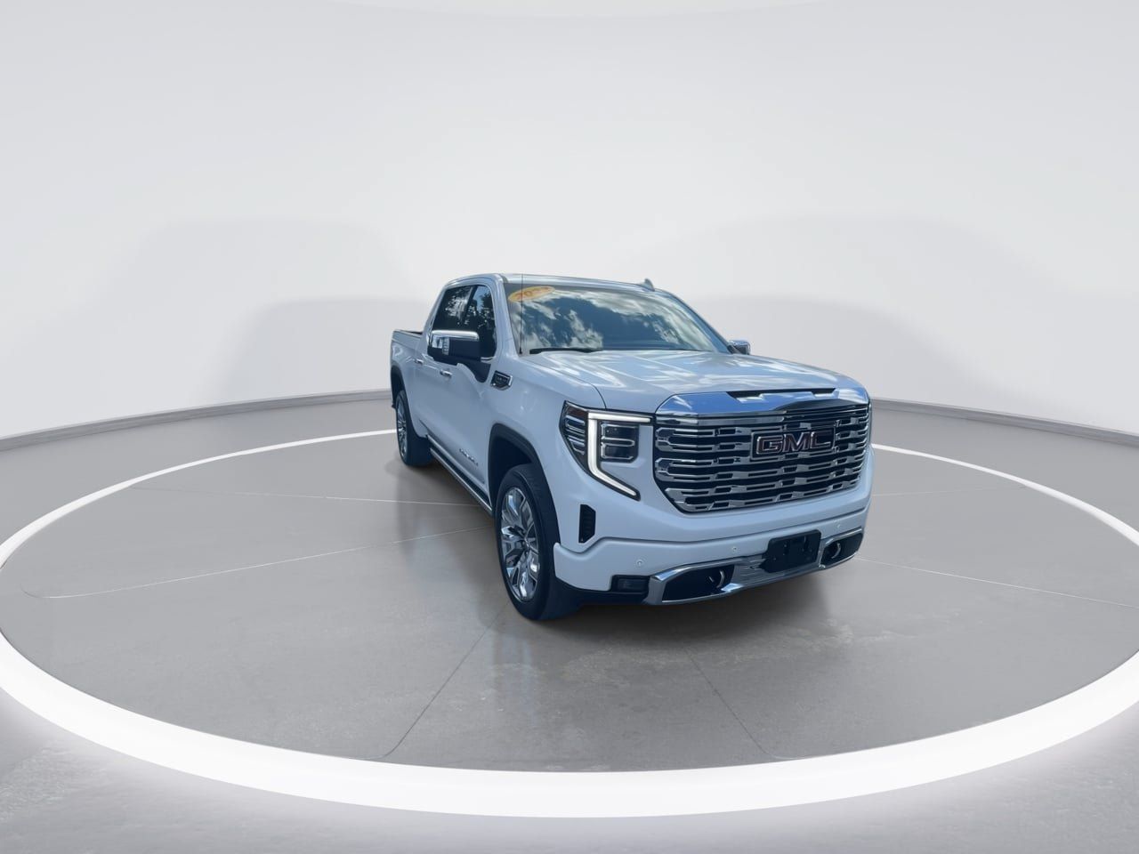 Used 2023 GMC Sierra 1500 Denali w/ Denali Reserve Package AWD/4WD image 2