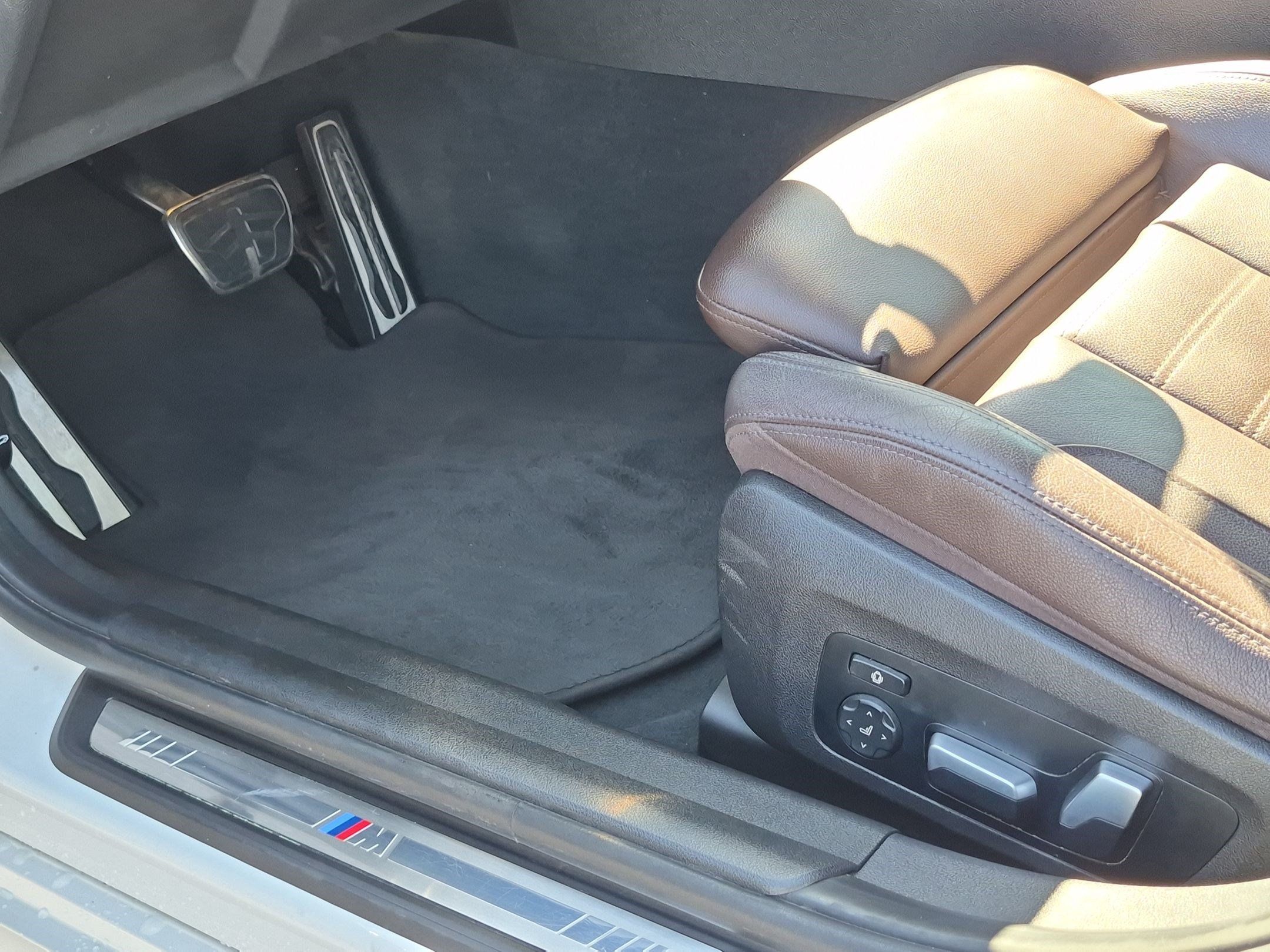 Used 2023 BMW 330e w/ M Sport Package RWD image 17